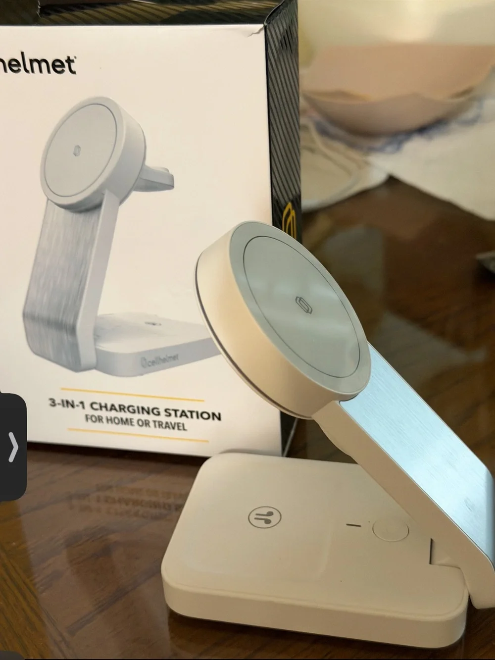 Helmet Smartphone 3-in-1 Wireless Charging Station - Cream